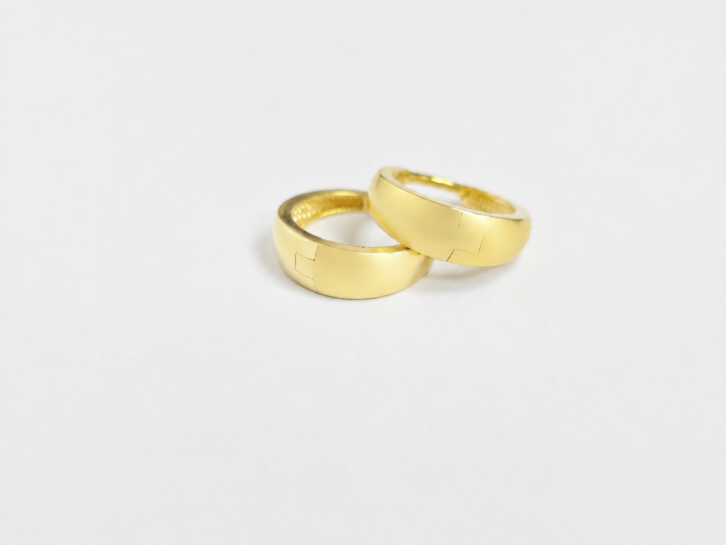 9ct Gold Tapered Huggies 1802.9E