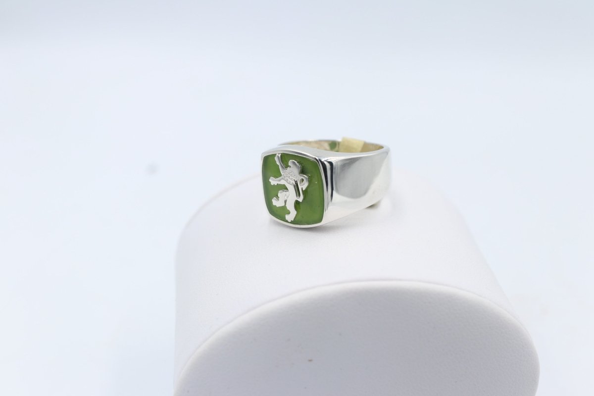 Stg Silver Mens Ring with New Zealand Greenstone and Lion Top