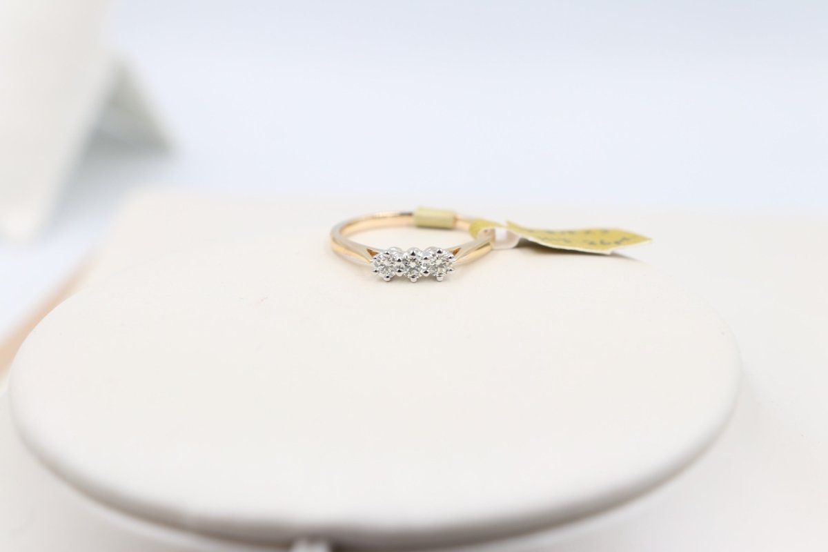 9ct Gold three stone Diamond Ring SYR3675
