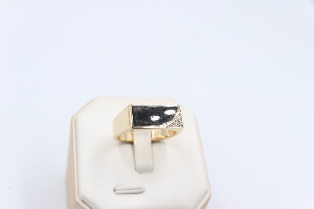 9ct Gold Solid Spectrum and Diamond set ring