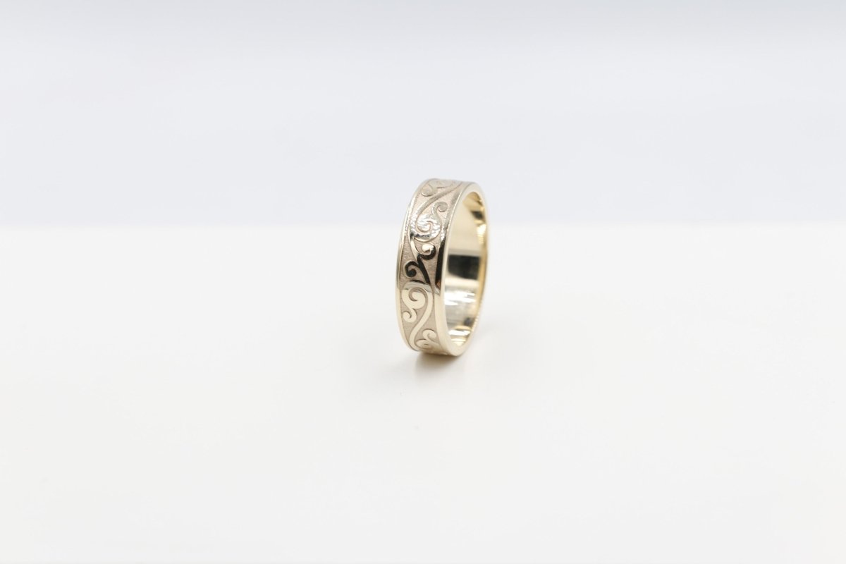 9ct Gold Solid Band with NZ Design 6mm FR5252