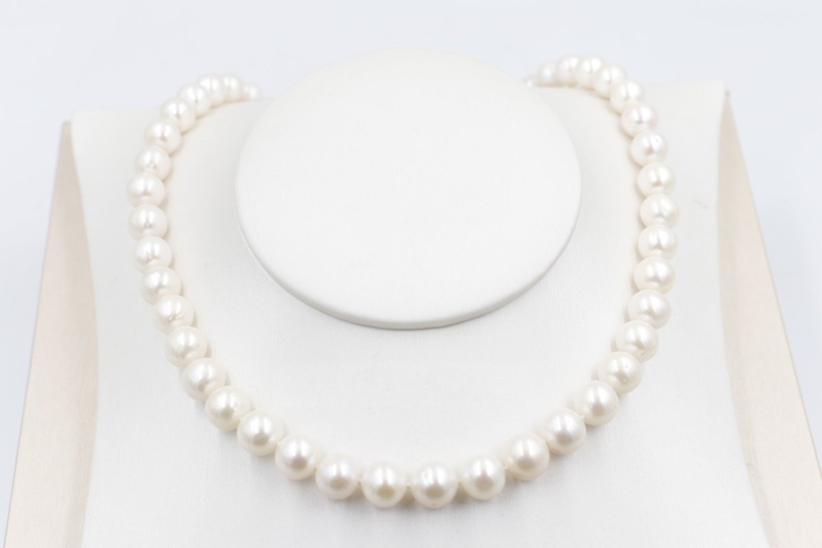 Fresh water Pearl Necklet with stg Clasps 9 to 10mm