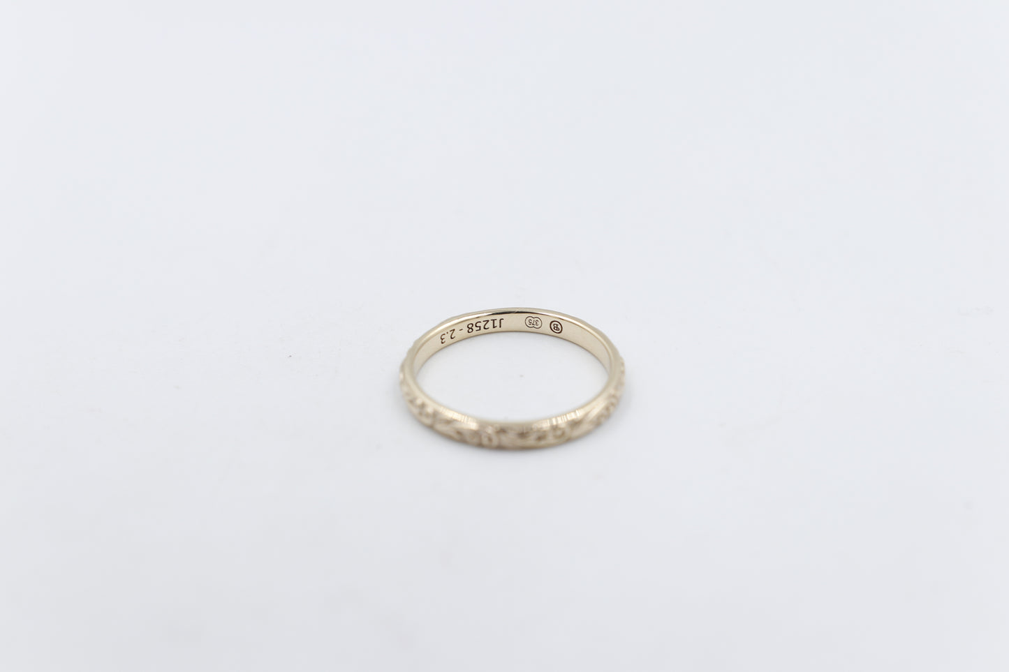 9ct Gold Antique Wedding Band J1258 2.3mm