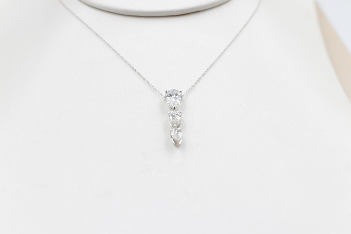 14ct White Gold Lab Grown Pear Diamond pendent TDW 1ct