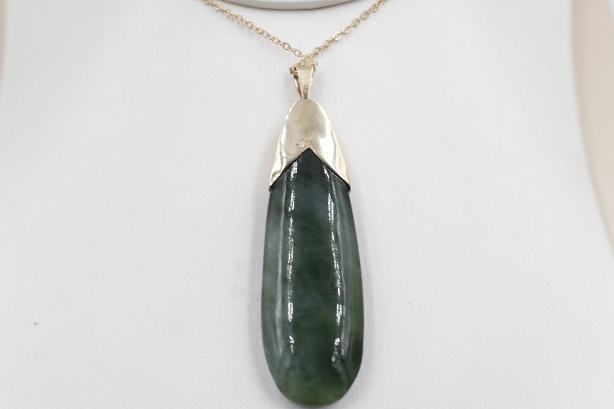 9ct Gold set New Zealand Greenstone Toki SJ15