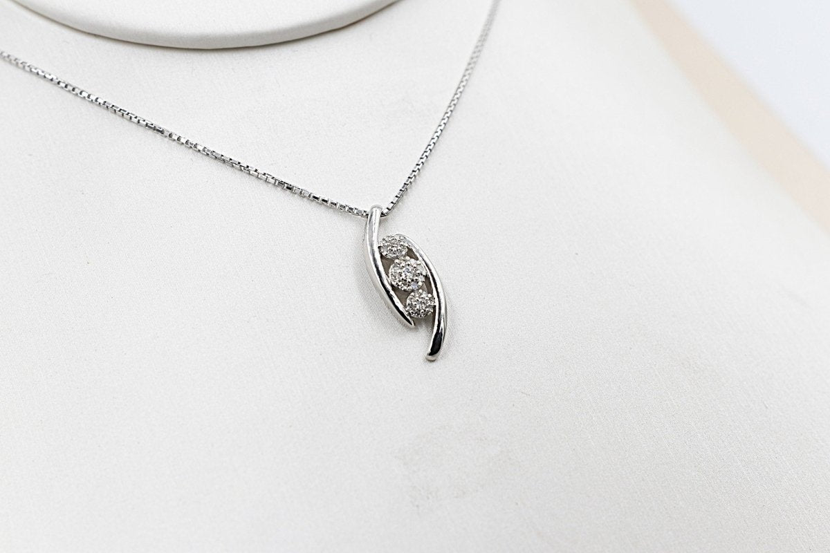 10K White Gold Diamond Pendent SKP39259