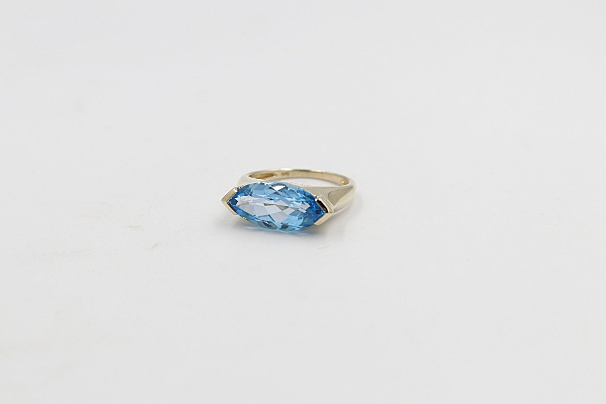 9ct Gold Blue Topaz Fashion Ring