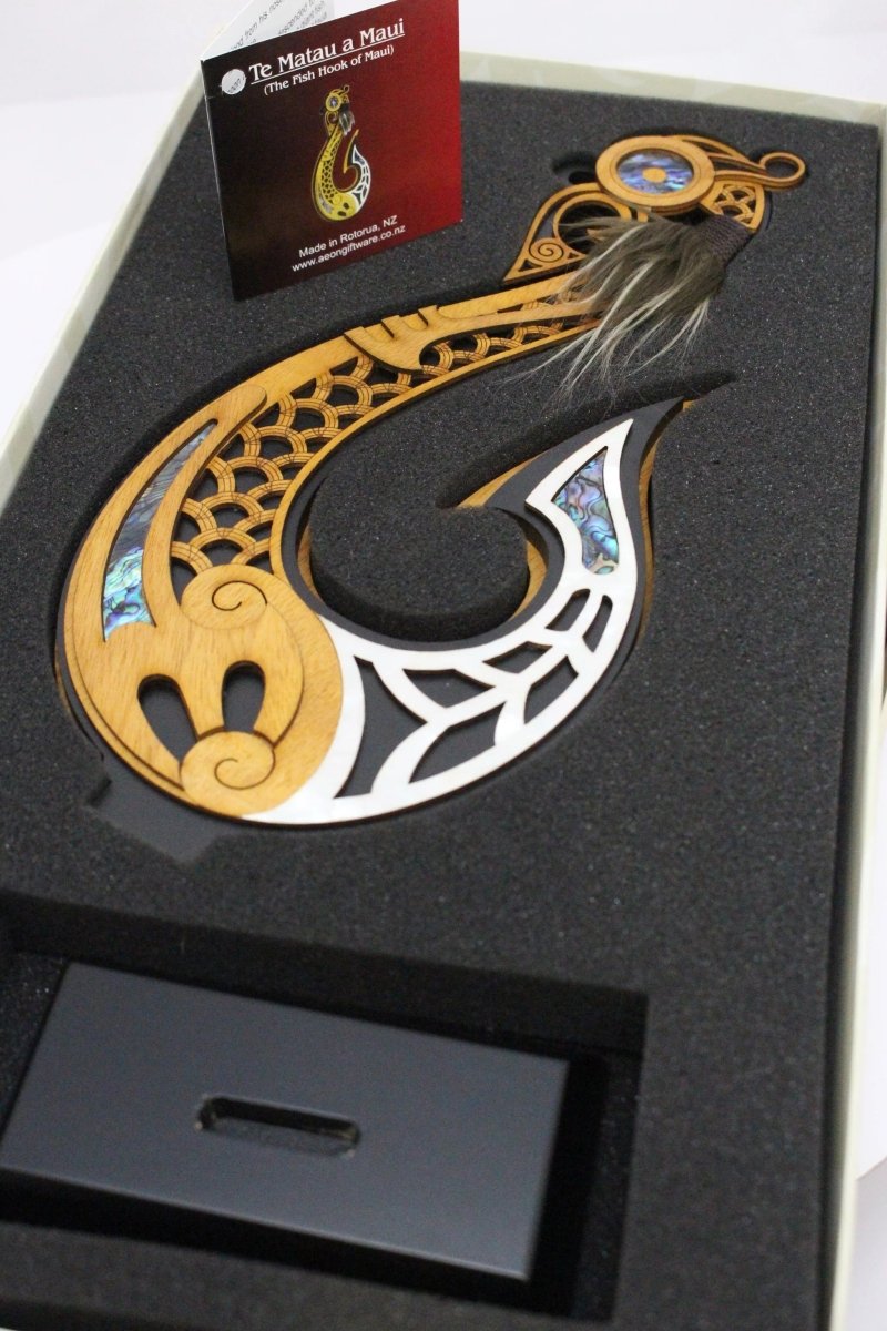 Large Hook Trophy LTHK