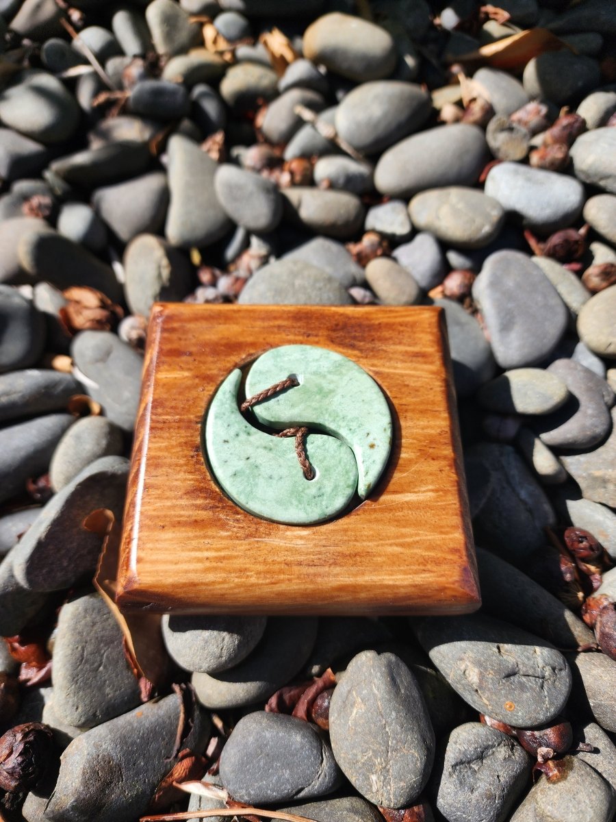 New zealand Inanga Greemstone Yin and Yang pendent