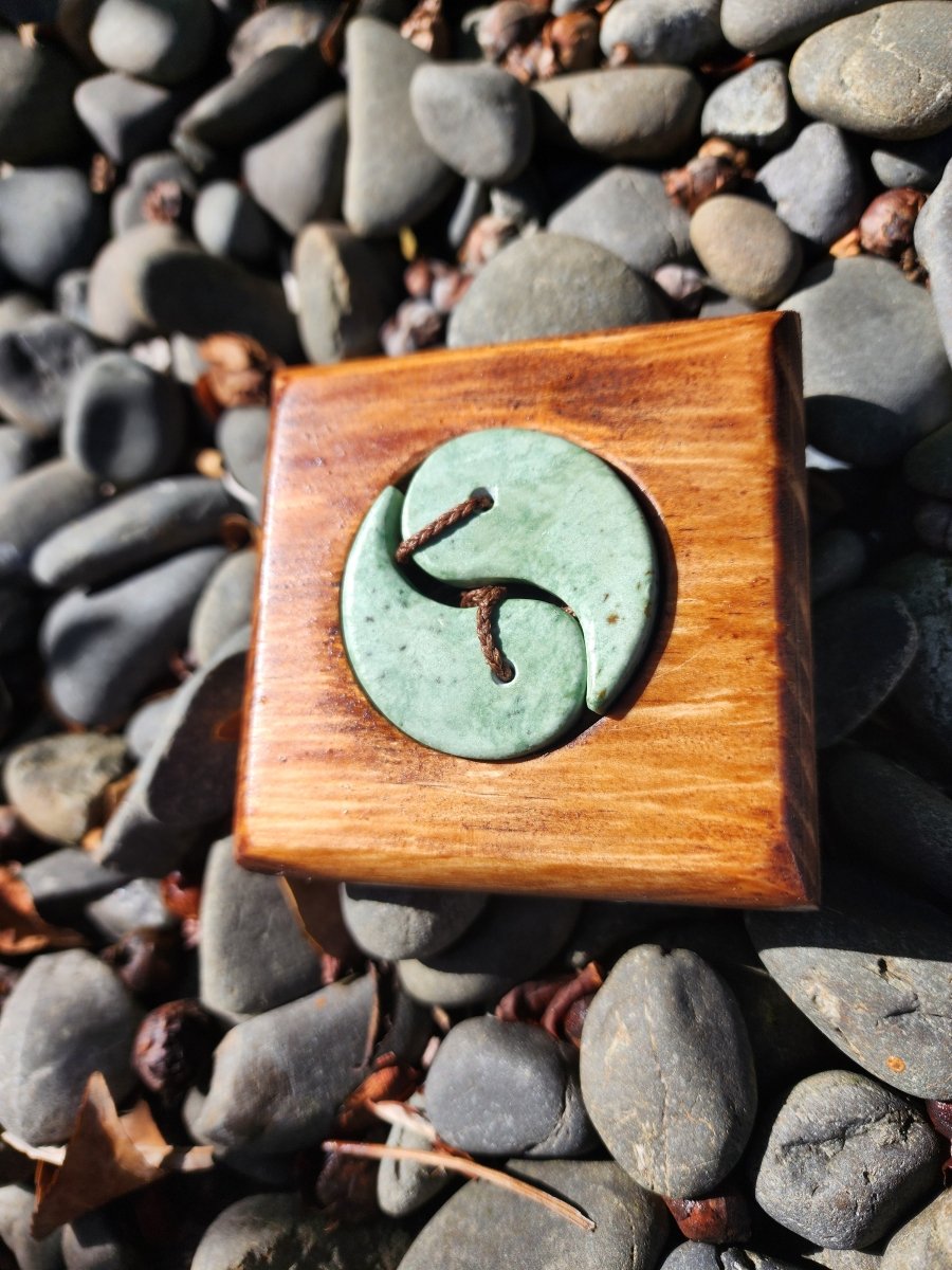 New zealand Inanga Greemstone Yin and Yang pendent