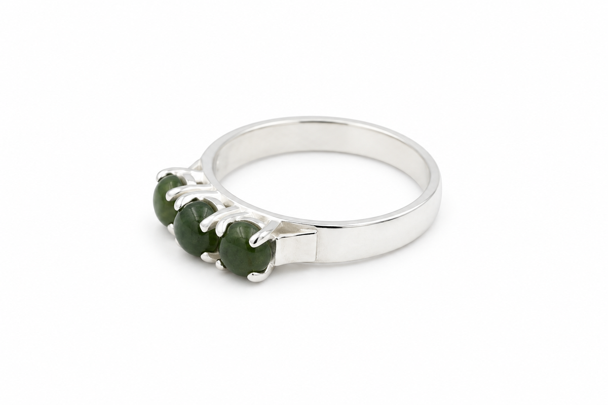 Stg Silver Ladies Ring with New Zealand Greenstone ALX481