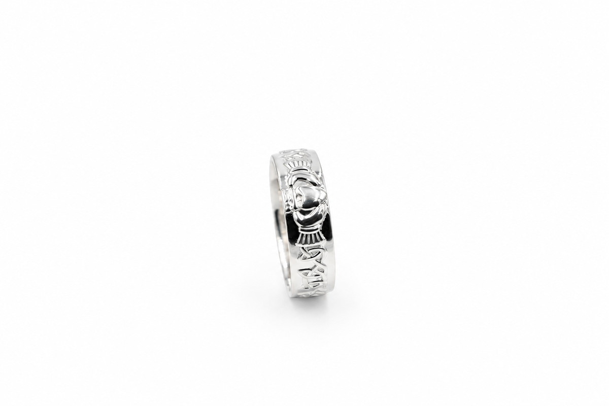 Stg silver Gents Claddagh Wedding Band SYR8033