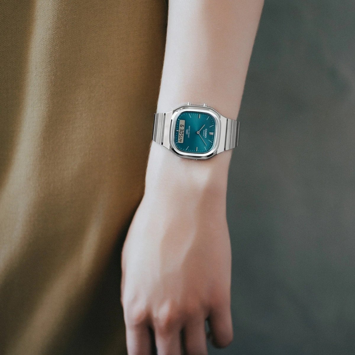 Casio Retro Style Duo AQ240E-3A