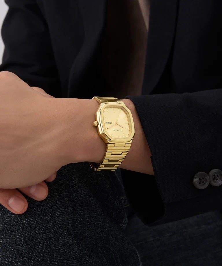 GUESS Mens Gold Tone Date Watch GW0978G2