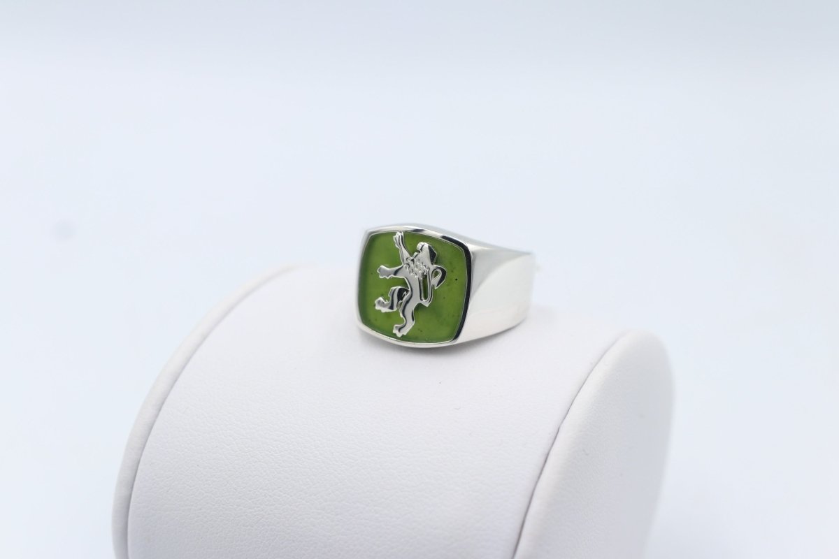 Stg Silver Mens Ring with New Zealand Greenstone and Lion Top