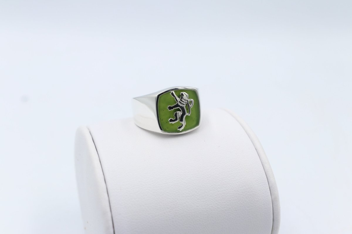 Stg Silver Mens Ring with New Zealand Greenstone and Lion Top