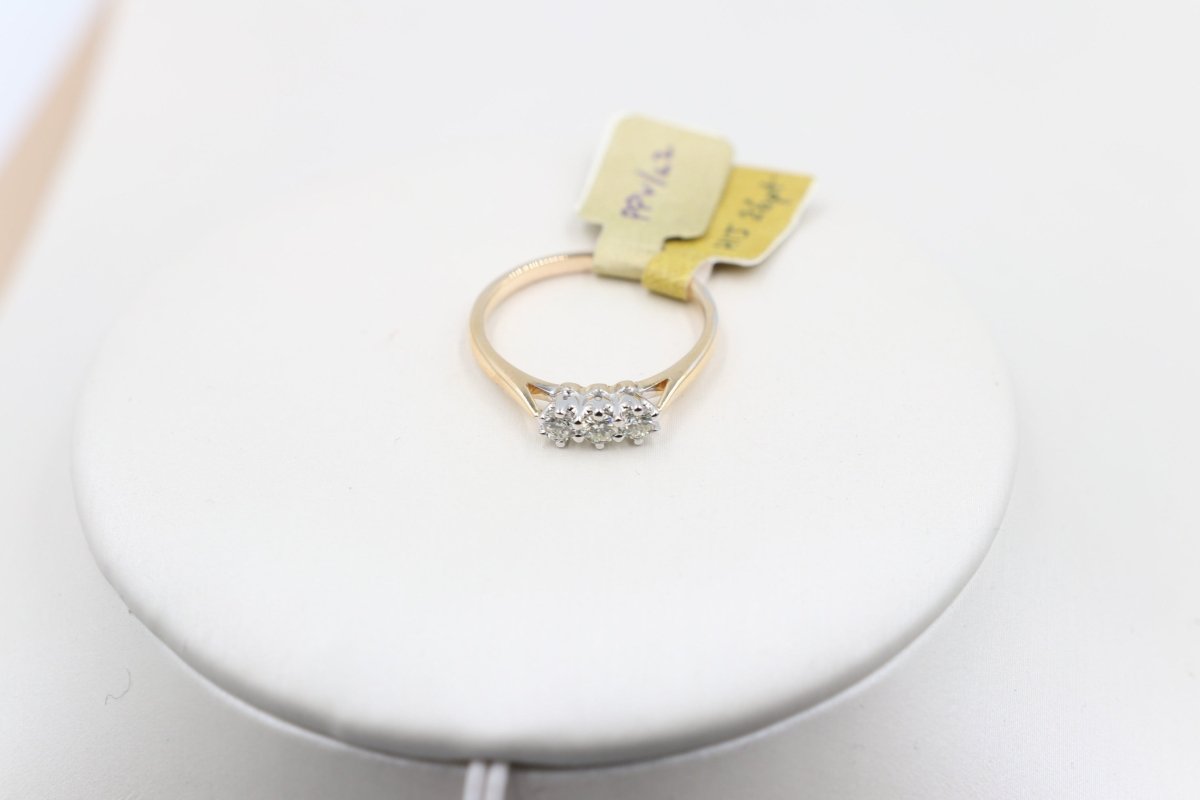 9ct Gold three stone Diamond Ring SYR3675