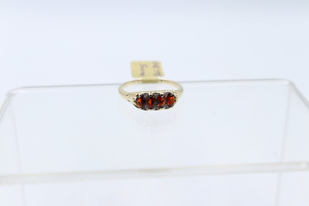 9ct Gold Garnet & Diamond ring SYR7987