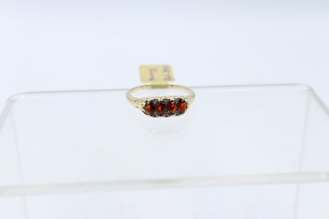 9ct Gold Garnet & Diamond ring SYR7987