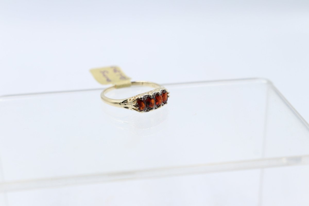 9ct Gold Garnet & Diamond ring SYR7987