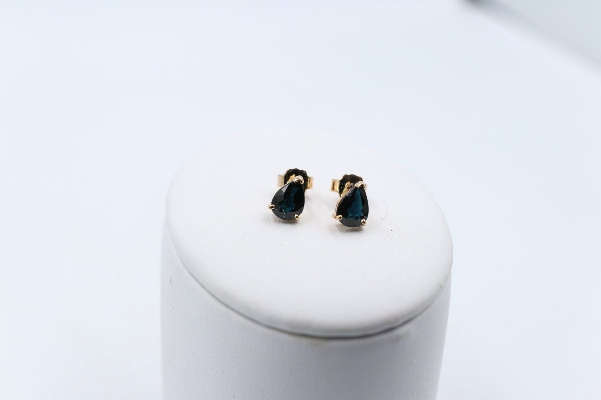 9ct Yellow Gold sapphire studs SYE467S