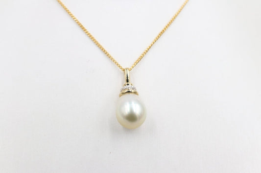 9ct Gold set South Sea Pearl 10.5-11mm with Diamonds