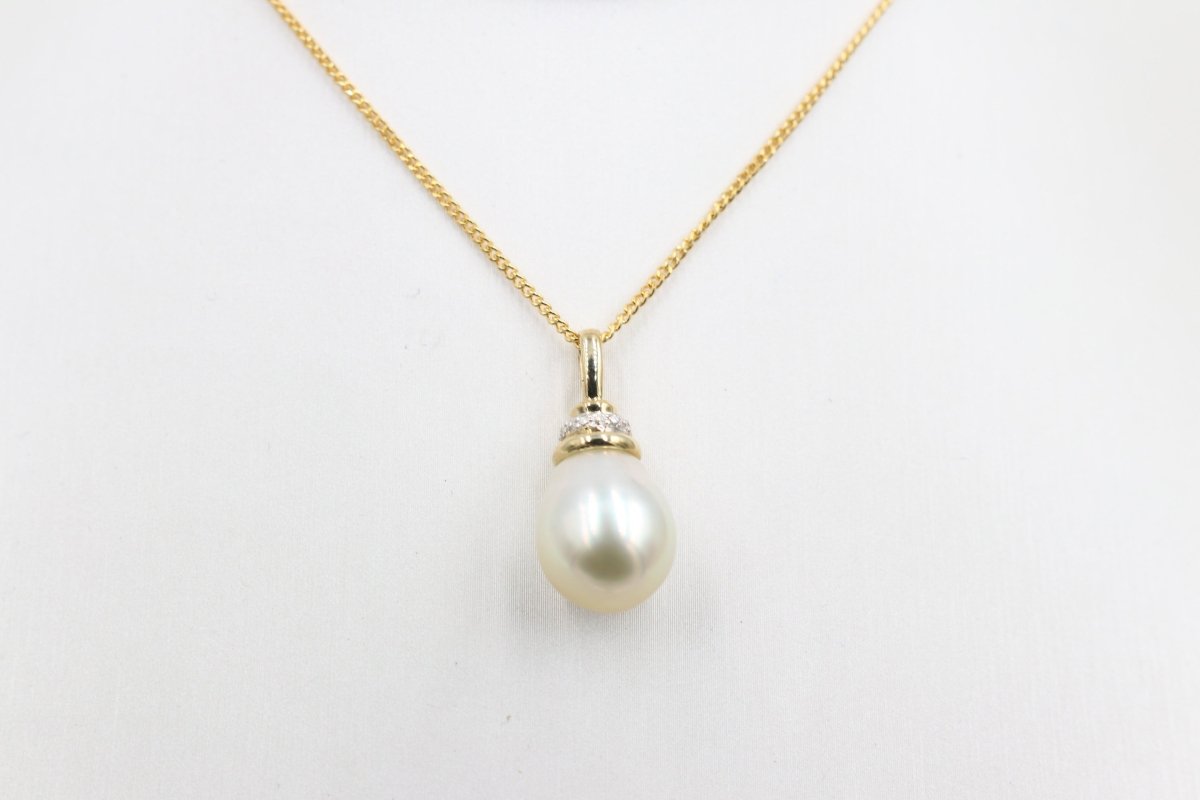 9ct Gold set South Sea Pearl 10.5-11mm with Diamonds