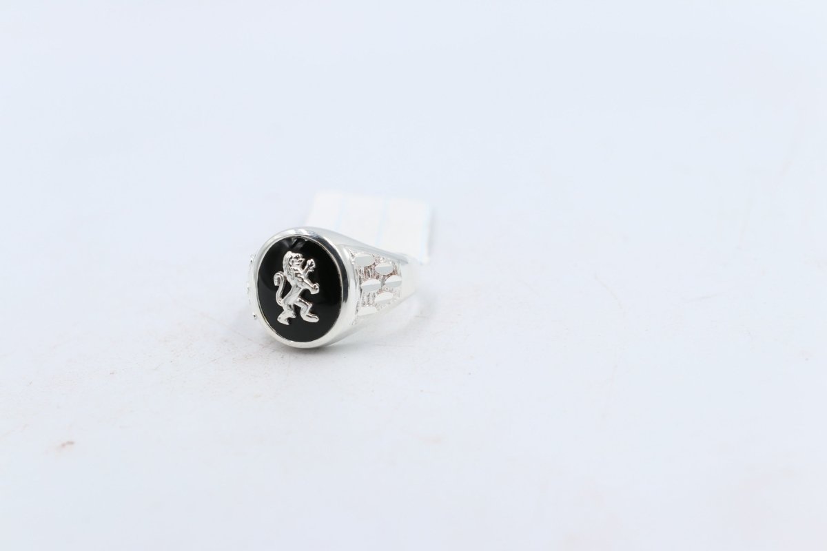 Stg Silver Mens Onyx ring with Stg silver Lion