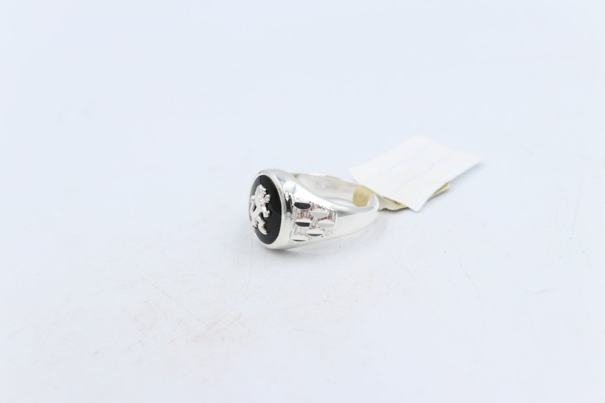 Stg Silver Mens Onyx ring with Stg silver Lion