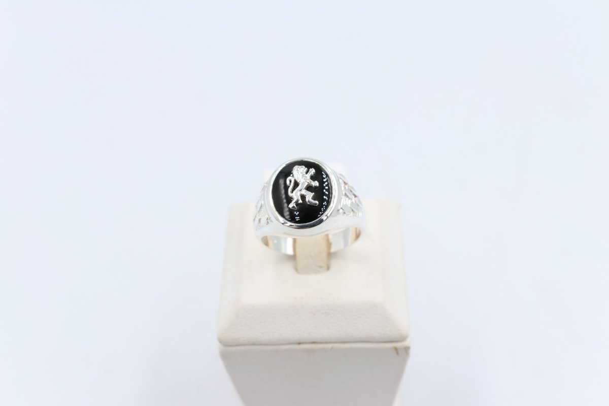 Stg Silver Mens Onyx ring with Stg silver Lion