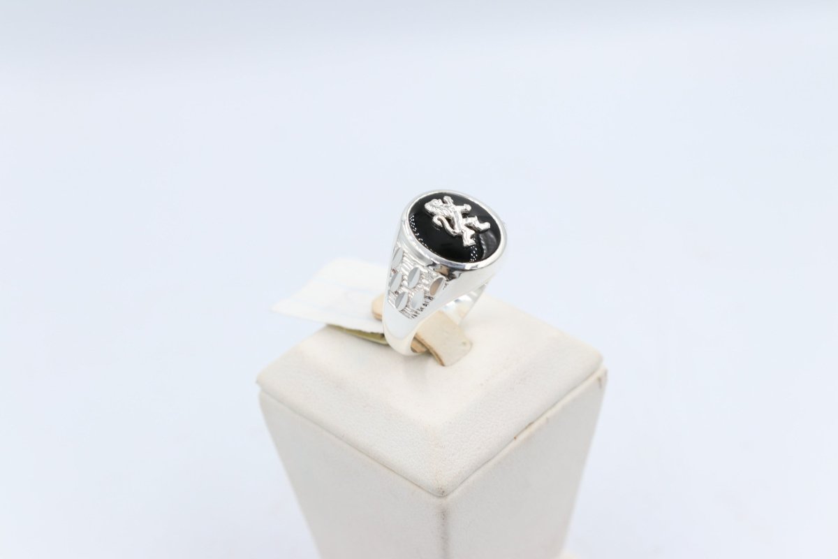 Stg Silver Mens Onyx ring with Stg silver Lion