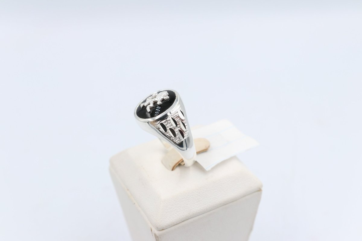 Stg Silver Mens Onyx ring with Stg silver Lion