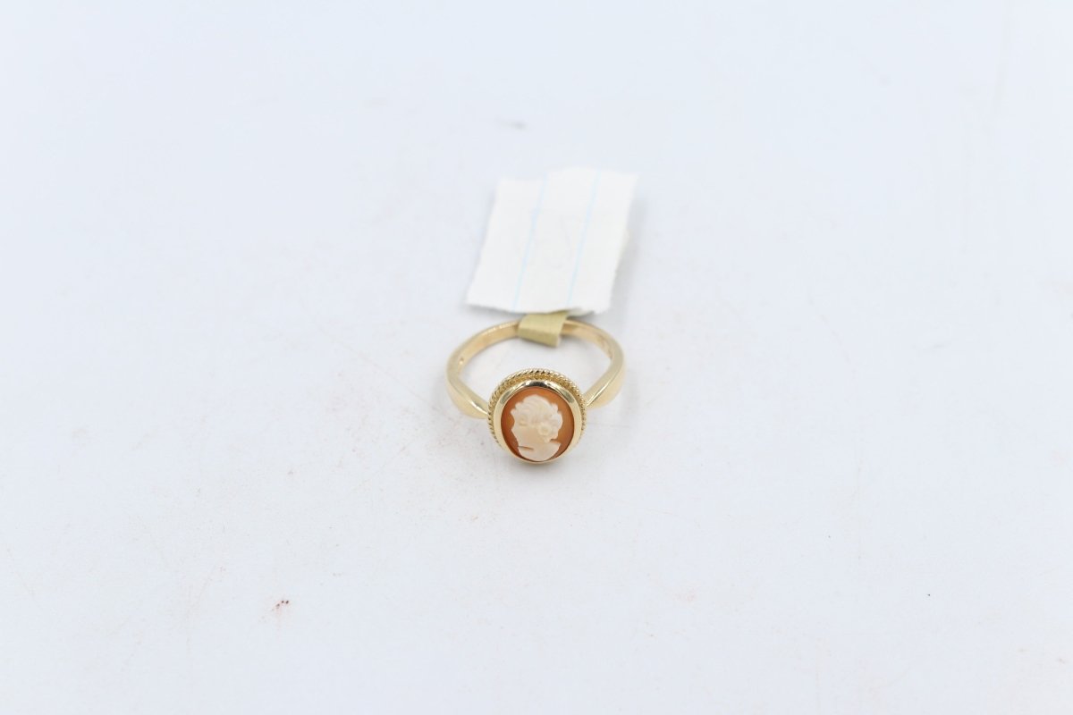 9ct Gold Italian Naturel Cameo Ring bezel Set