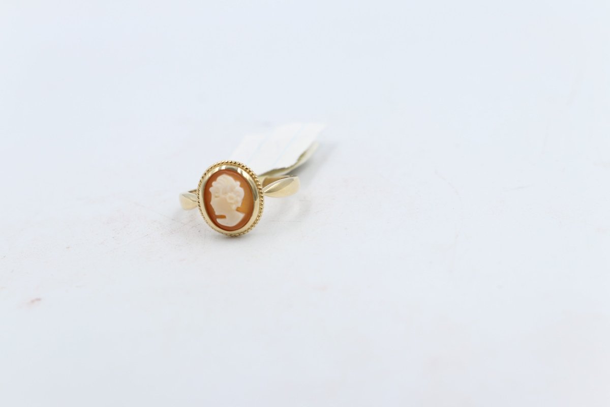 9ct Gold Italian Naturel Cameo Ring bezel Set