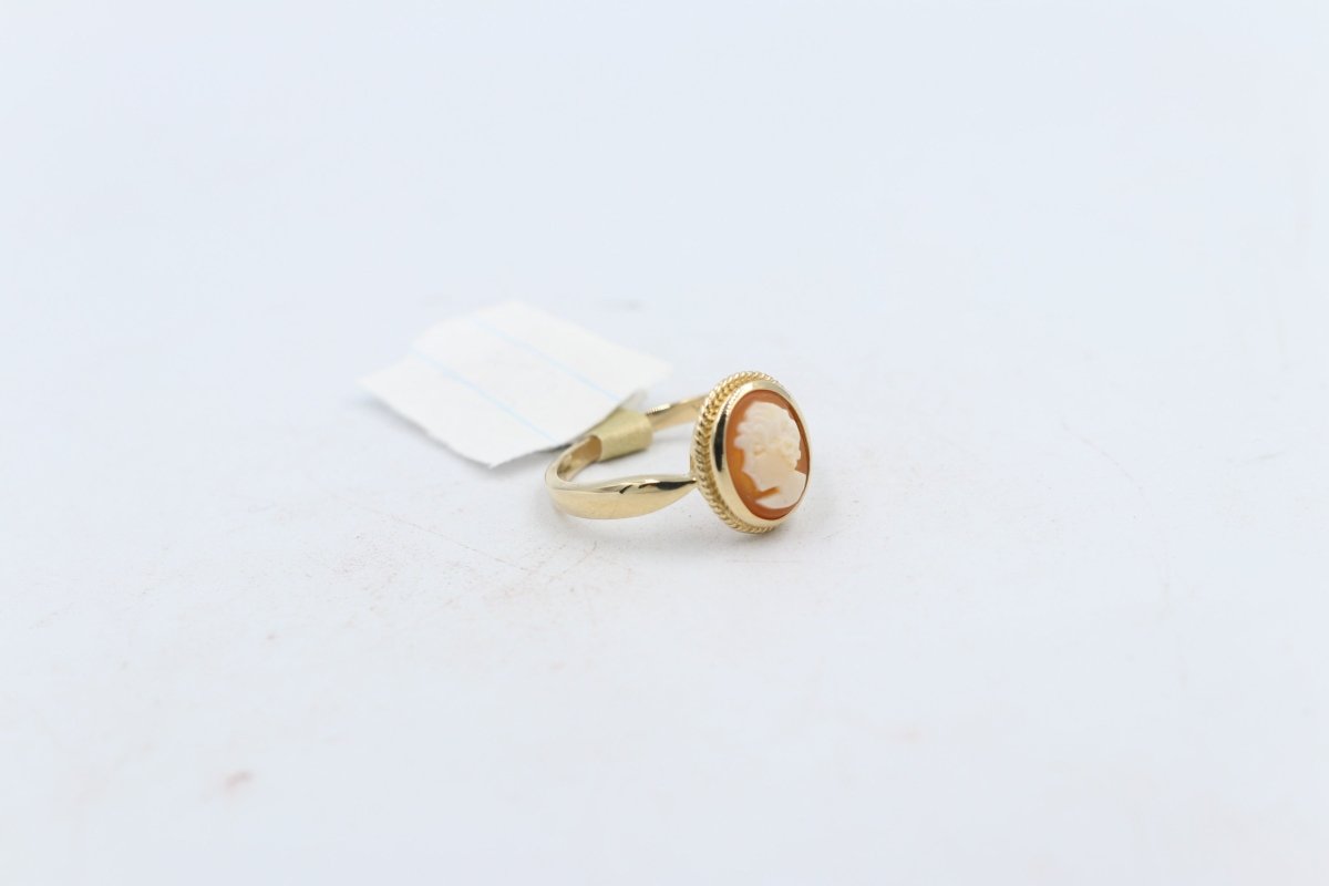 9ct Gold Italian Naturel Cameo Ring bezel Set