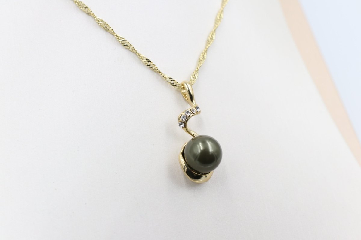 18ct Gold Plated Faux Pearl Pendent