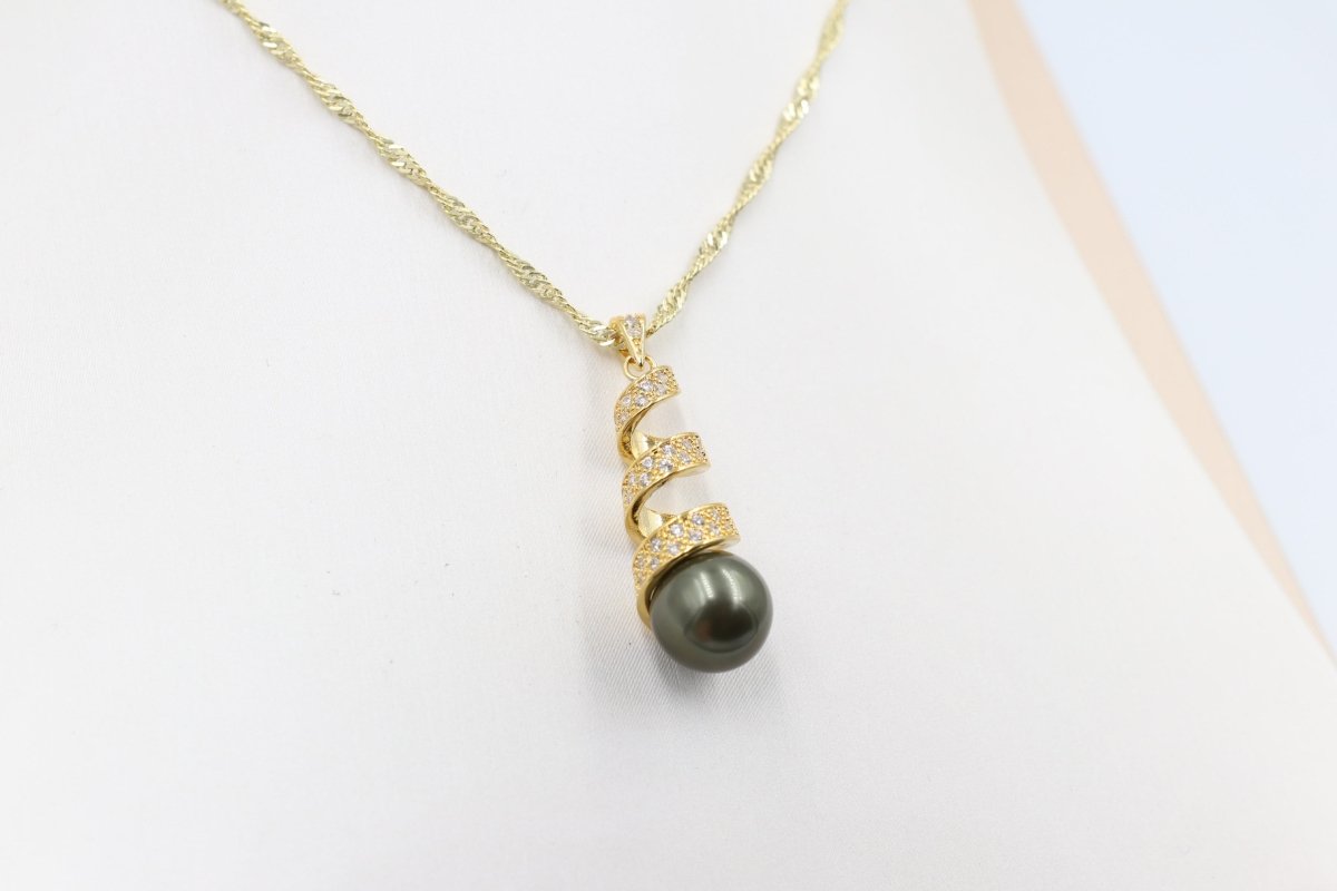 18ct Gold Plated Faux Pearl Pendent