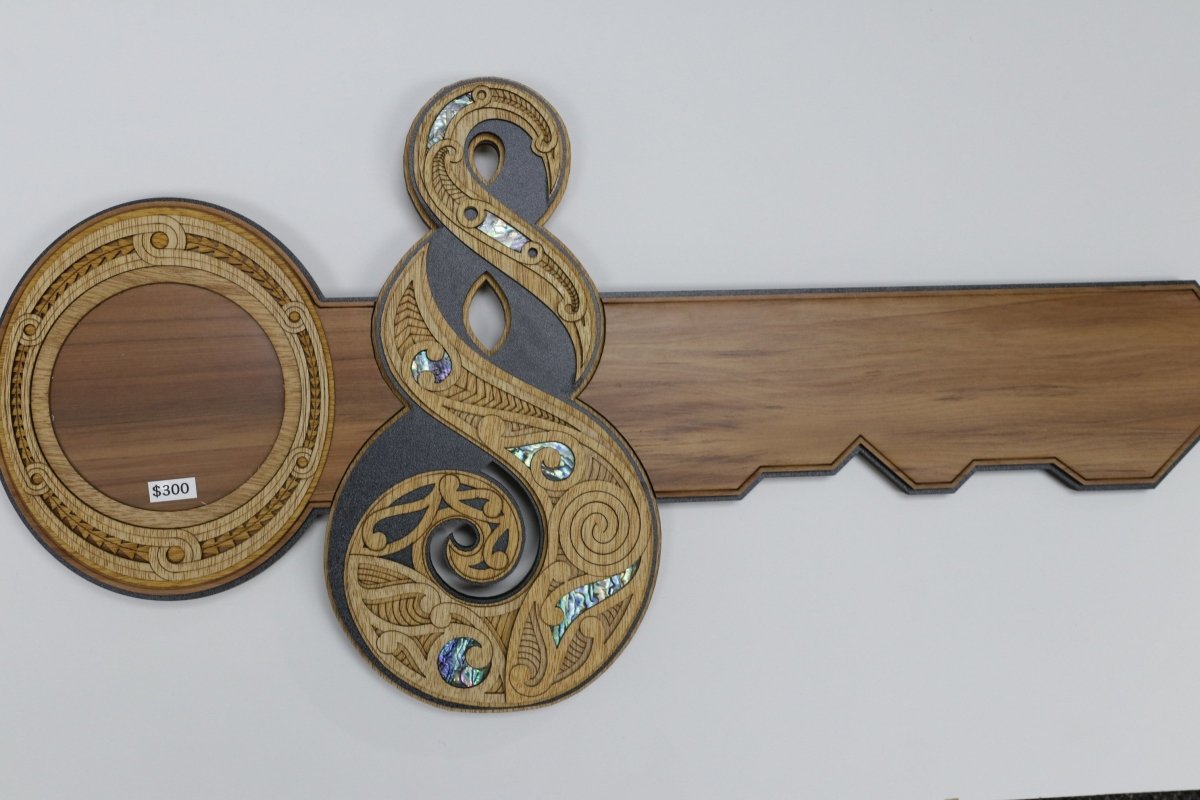 PIKORUA (TWIST) 21ST CELEBRATION KEY