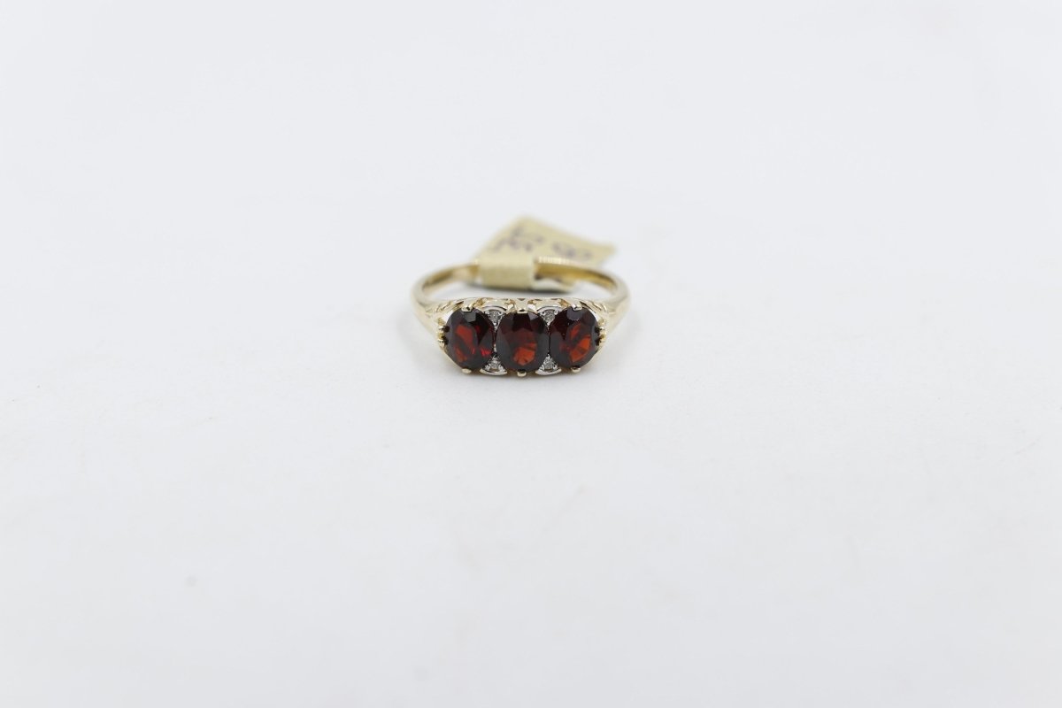 9ct Gold Garnet & Diamond ring SYR7986G