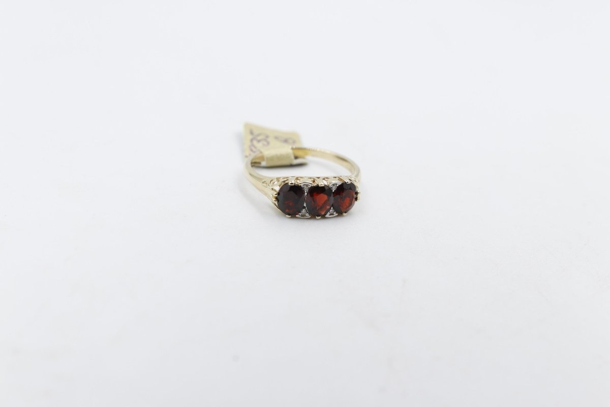 9ct Gold Garnet & Diamond ring SYR7986G