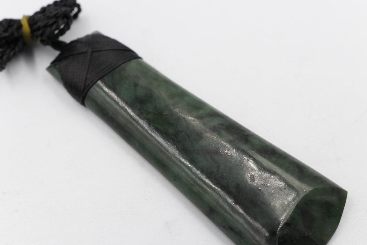 New Zealand  Greenstone Polished Toki FP94L