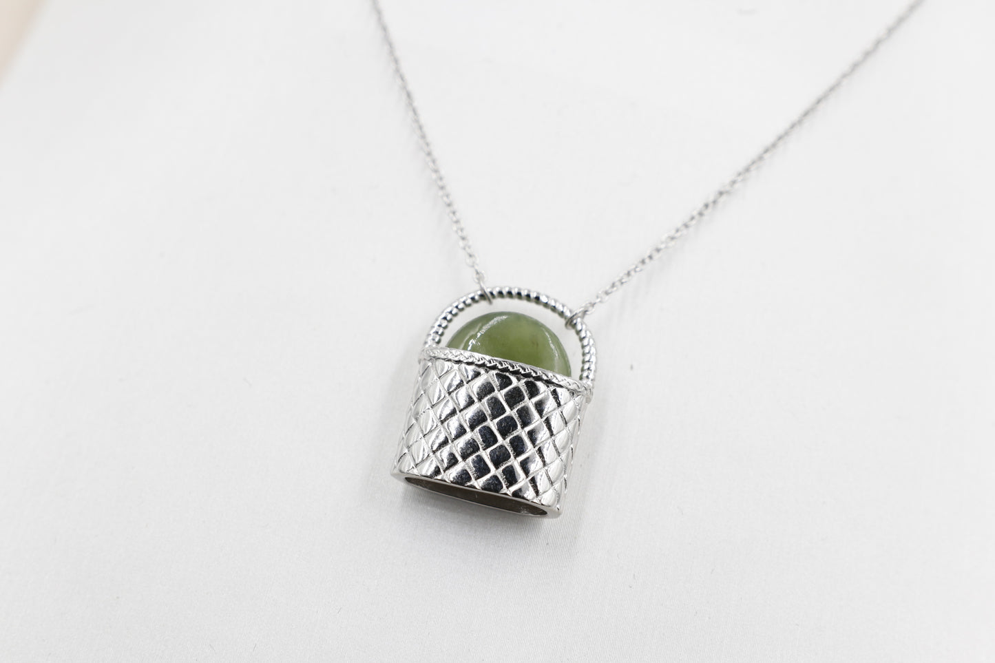 Stg Silver Kete Pendent with Greenstone XP112