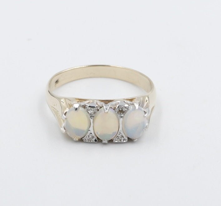 9ct Gold 3 stone Opal Ring