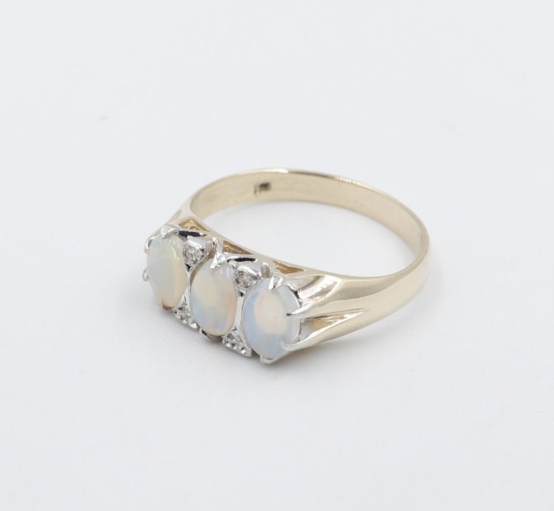 9ct Gold 3 stone Opal Ring