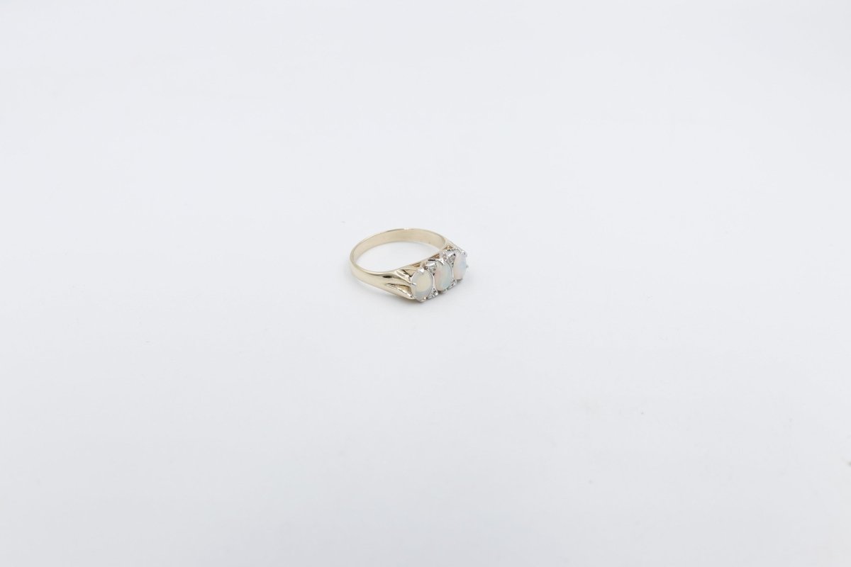 9ct Gold 3 stone Opal Ring