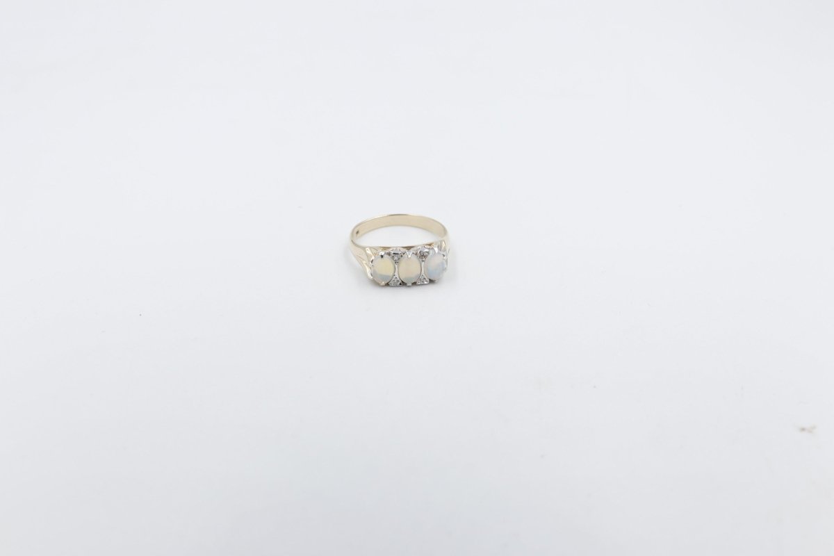 9ct Gold 3 stone Opal Ring