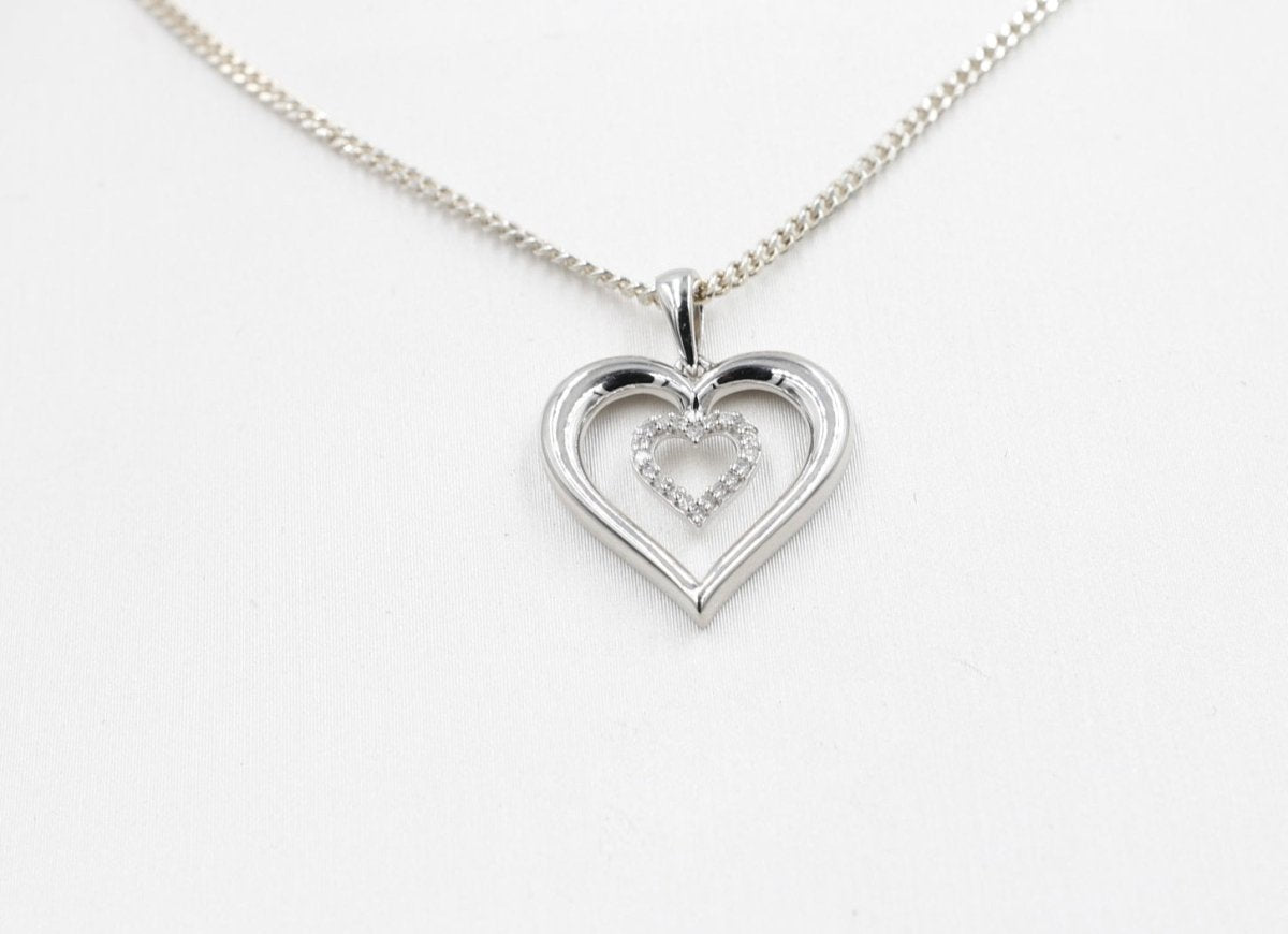 10K White Gold Diamond Heart Pendent