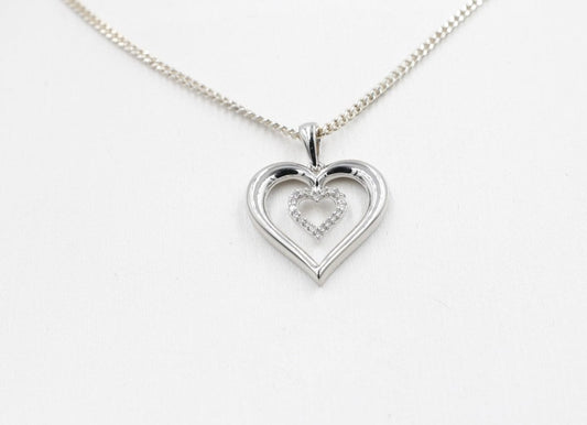 10K White Gold Diamond Heart Pendent