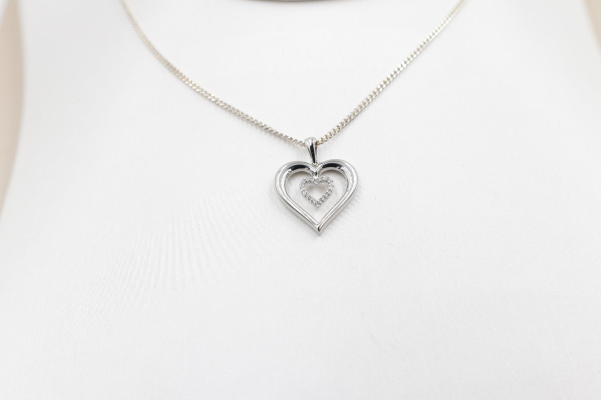 10K White Gold Diamond Heart Pendent