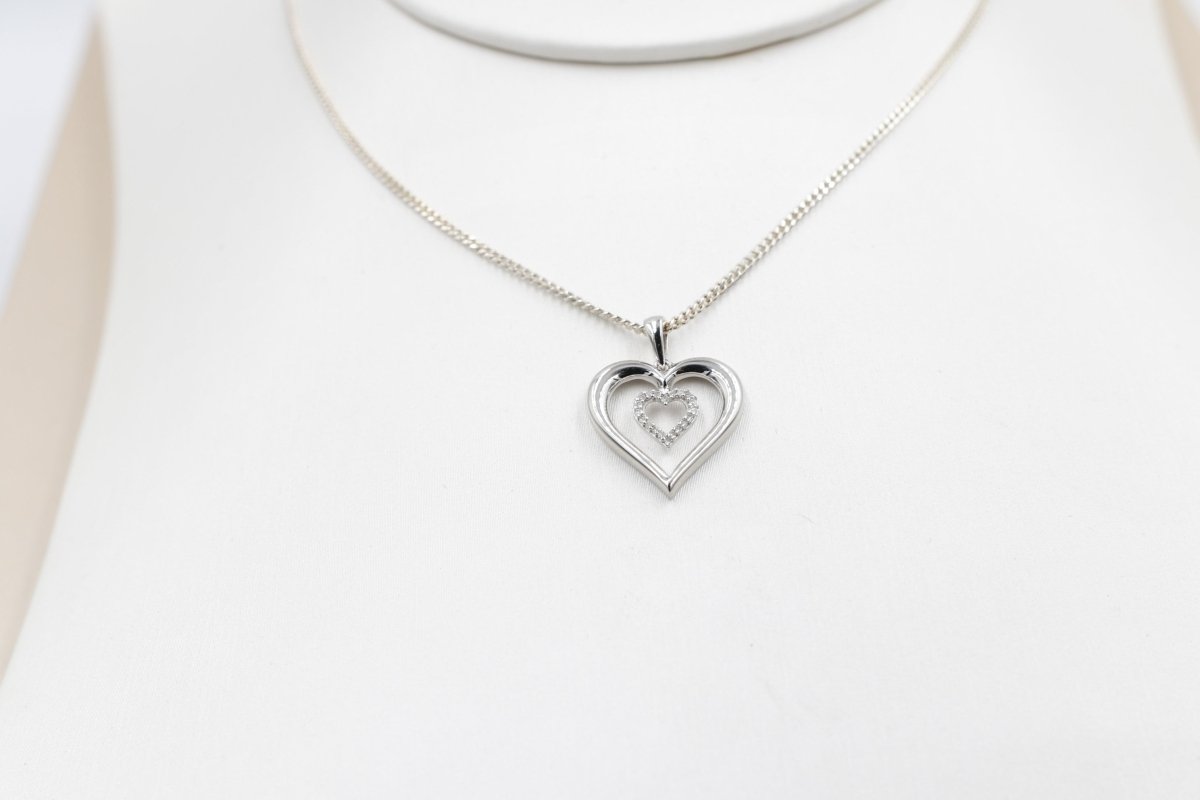 10K White Gold Diamond Heart Pendent
